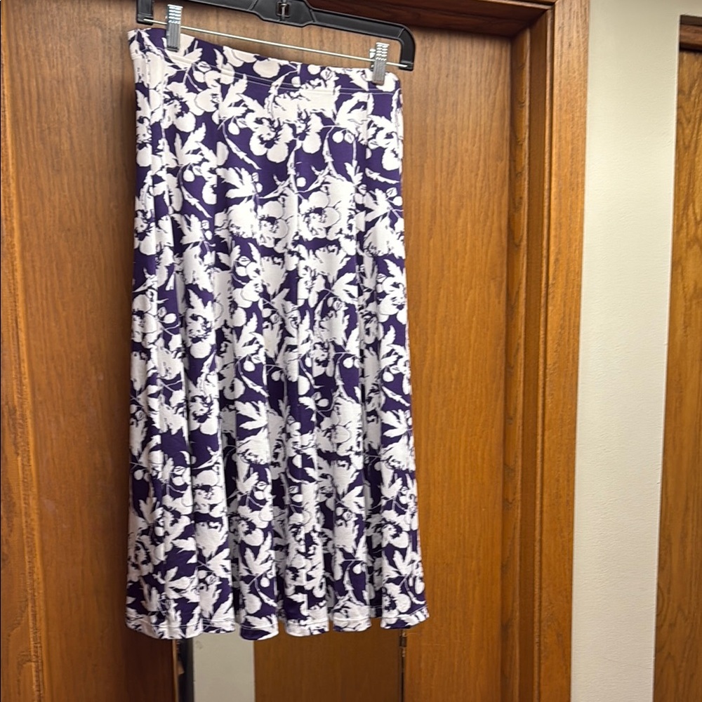 Chic A-Line Skirt in Purple and White Floral